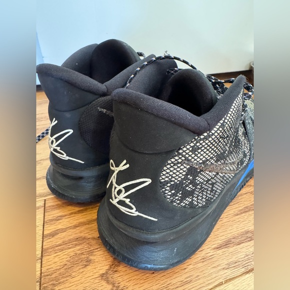 Nike Kyrie Men’s Basketball Shoes - Picture 3 of 10